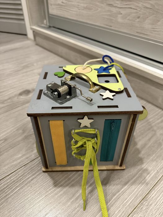 Бізі куб середній