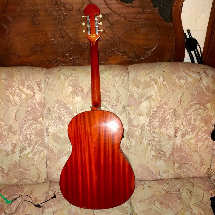 Guitarra Epiphone semi-acustica ft 30 caballero.