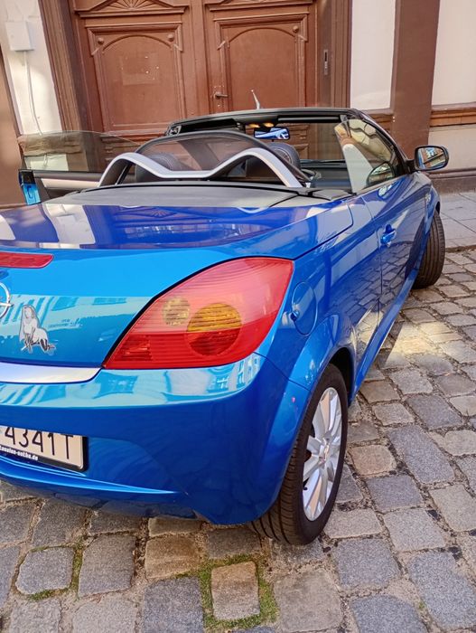 Opel Tigra kabriolet rok budowy 2004 silnikiemv1,4 benzynowym