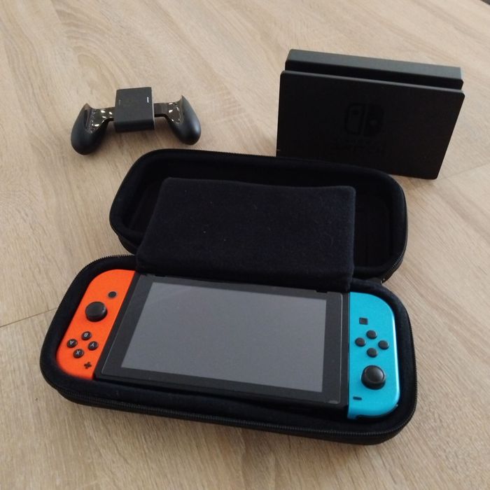 Nintendo Switch 1 - Bom estado - Com Acessórios originais