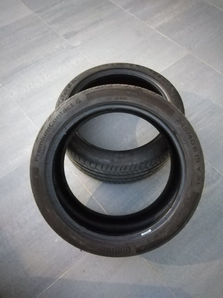 Pneus Continental  piso 245 - 40 /19