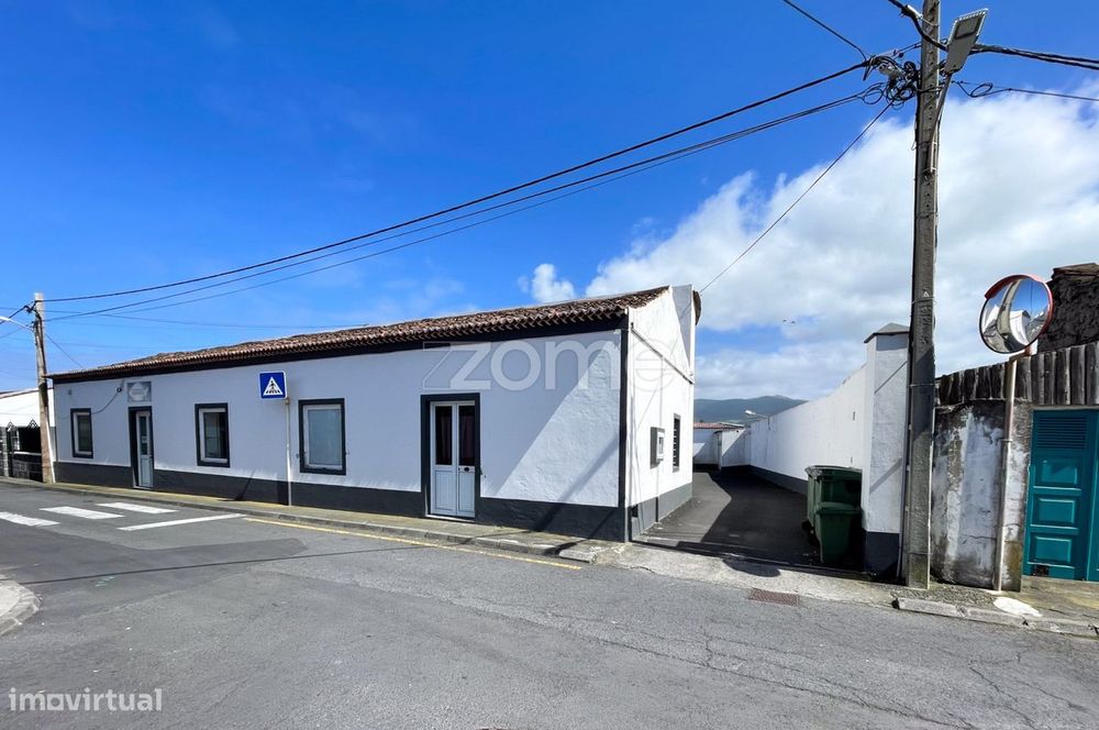 Espaço comercial – Praia do Monte Verde – Ribeira Grande