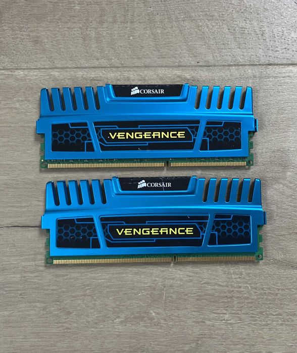 Pamięć Corsair Vengeance, DDR3, 8 GB, 1866MHz, CL9 (CMZ8GX3M2A1866C9B)