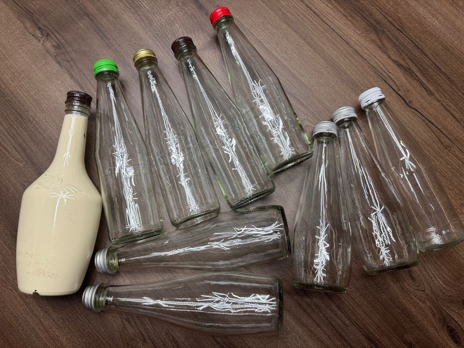 Butelki karafki z nakrętkami na soki likiery nalewki