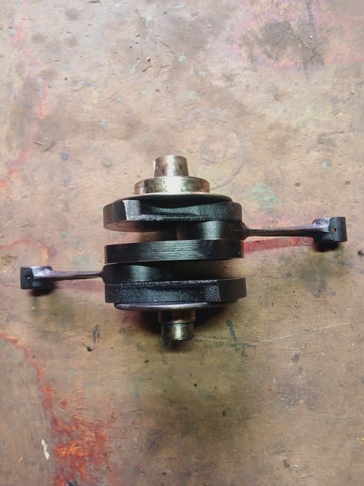 Колінвал коленвал урал