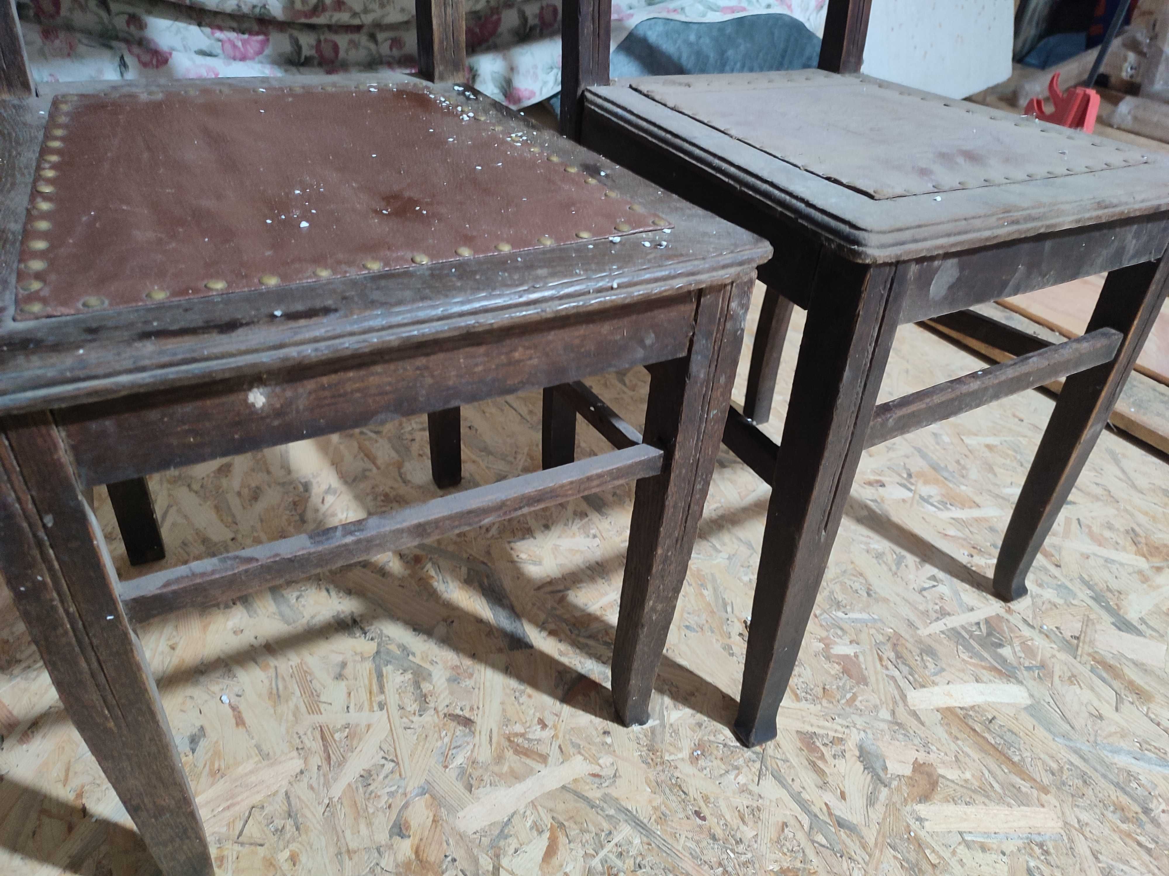 Старинные деревянные стулья