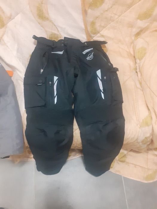 Vendo calças e casaco para moto