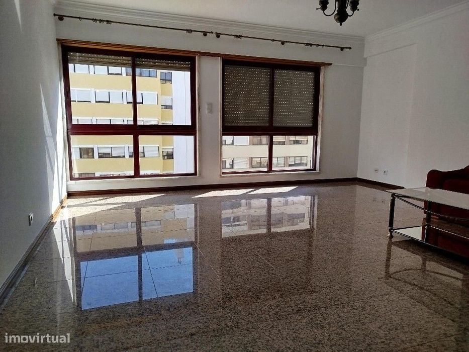 Apartamento para arrendar em Alfragide