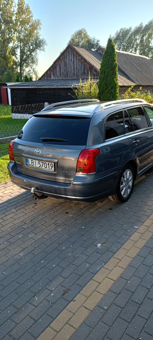 Sprzedam Toyotę Avensis