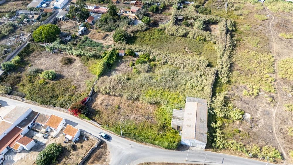 Terreno com área de 3360m² e Armazém com 180m² em Peniche