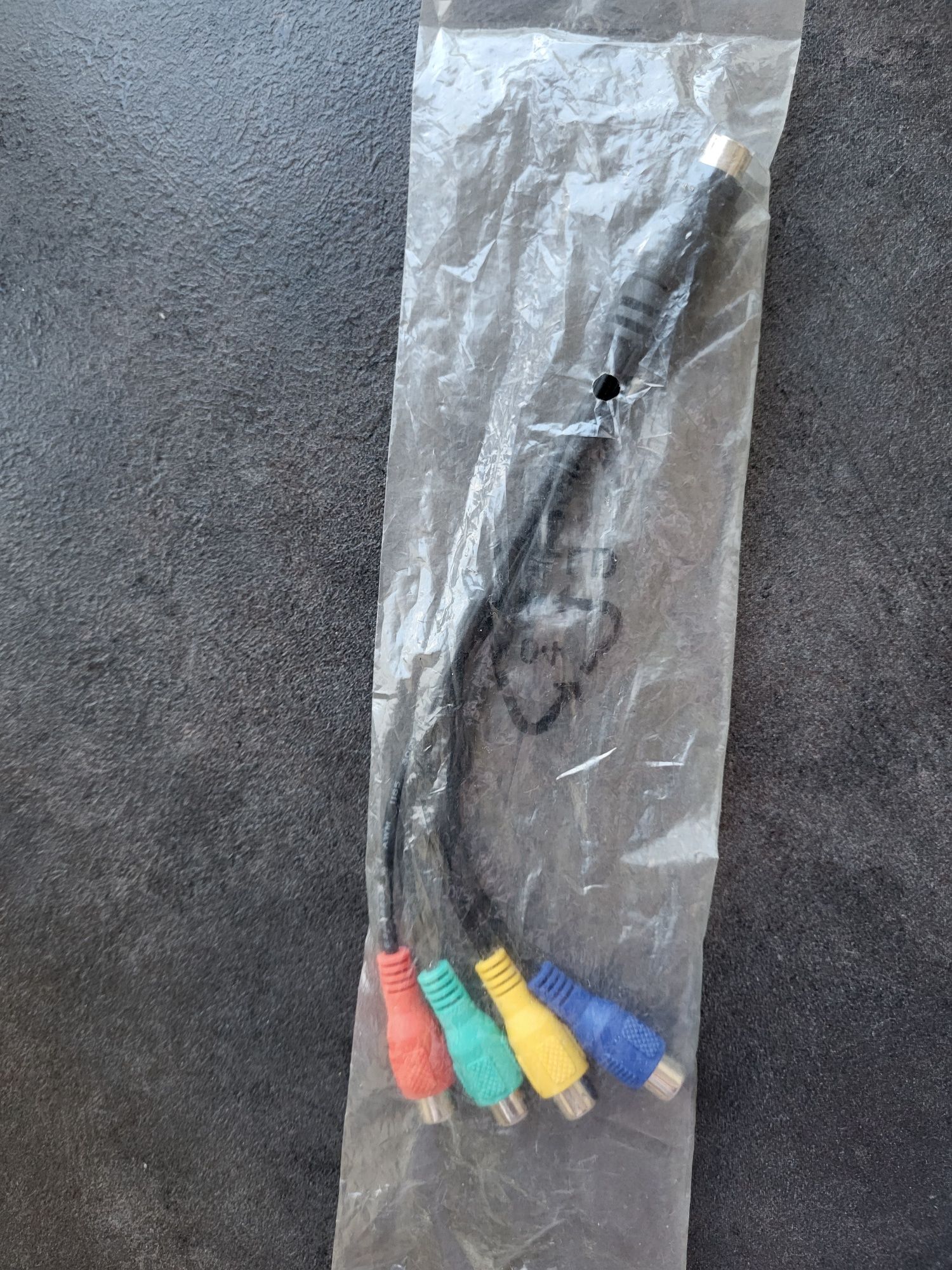 Przejściówka adapter s-video na 4xRCA