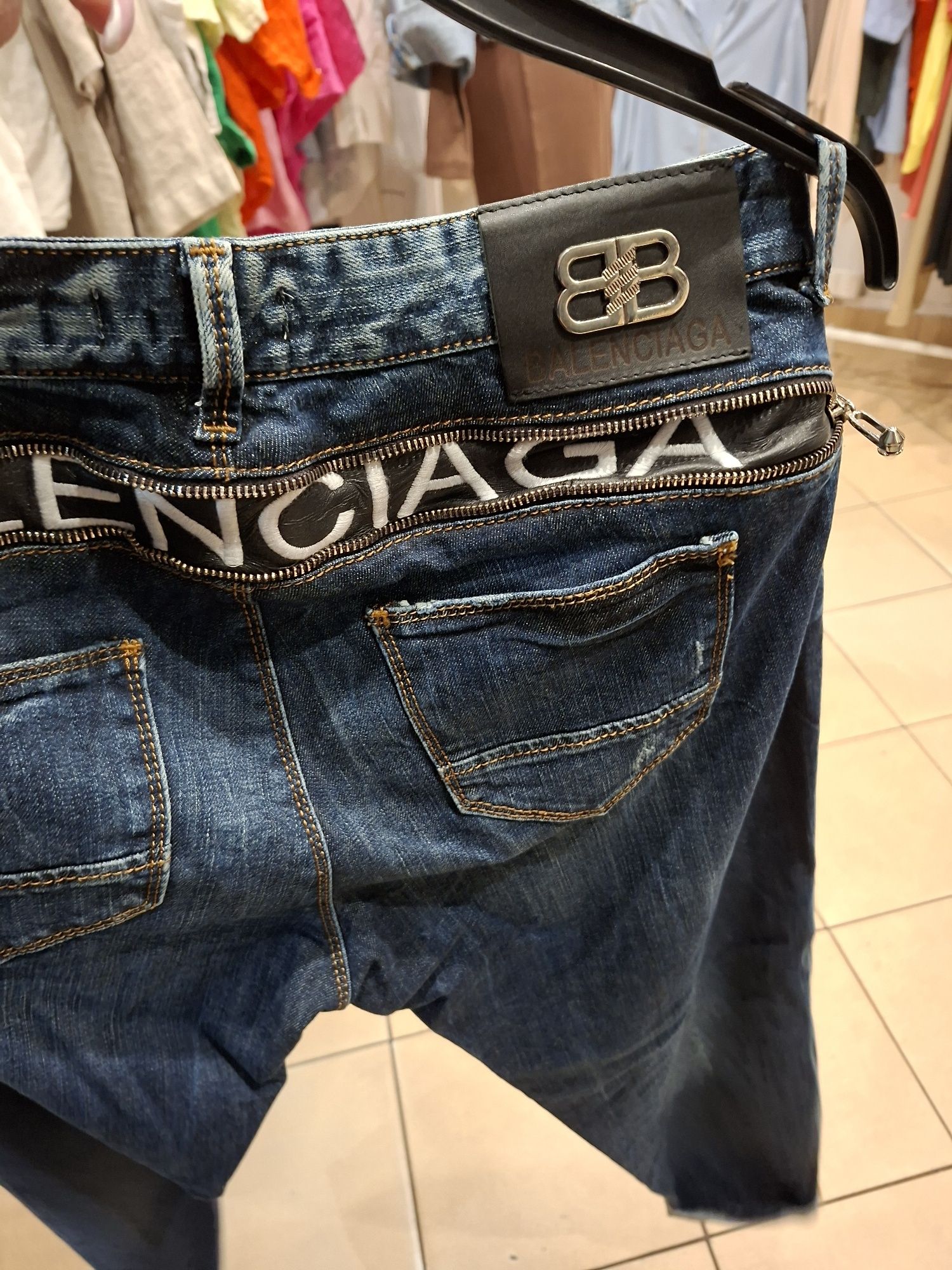 Spodnie jeansowe M/L stan bardzo dobry wymiary na zdjęciach