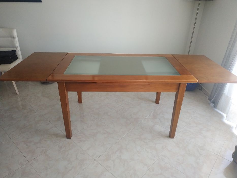 Mesa de Sala em madeira