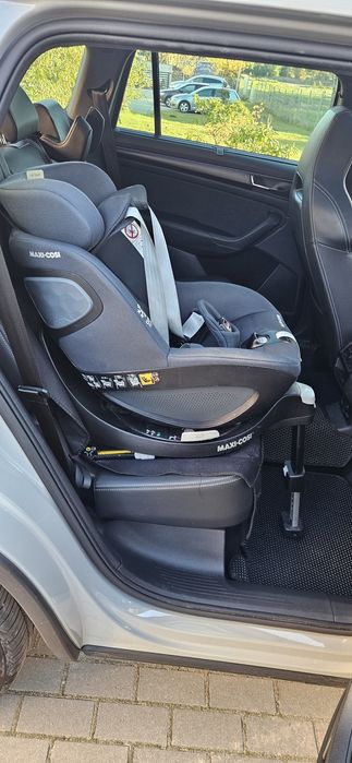 Maxi Cosi Pearl 360' fotelik z bazą orotową Isofix
