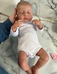 Realistyczna lalka typu Reborn śpiący bobas duża 50cm nowa