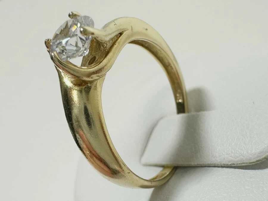 Zjawiskowy i piękny złoty pierścionek ze sporą cyrkonią P.585 2,36 G