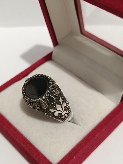 Srebrny sygnet z onyksrm i markazytami rozmiar 23, srebro próby 925