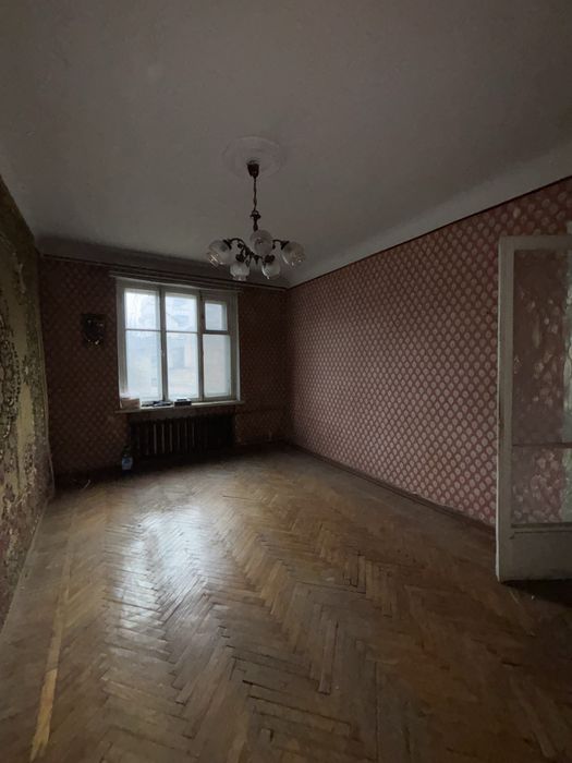 Трикімнатна сталінка в центрі