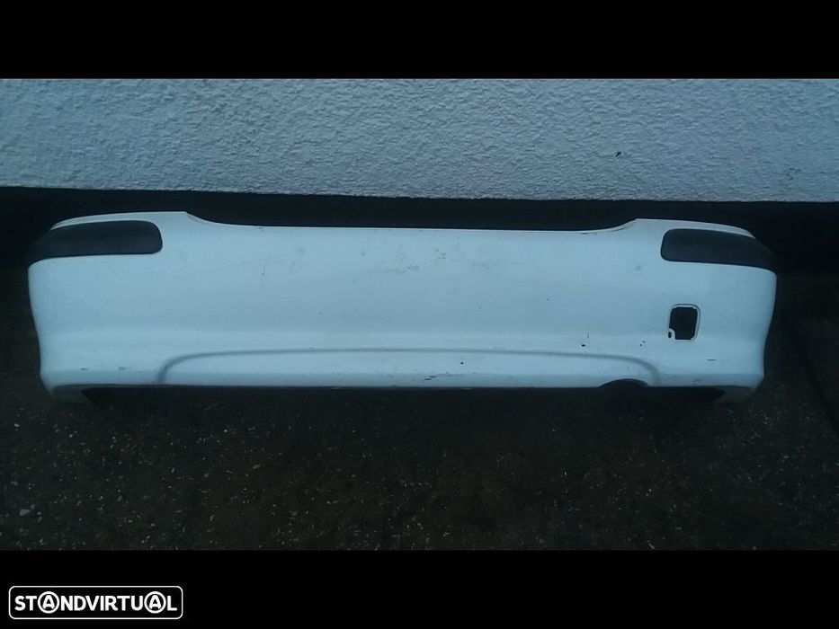 parachoque Nissan almera
