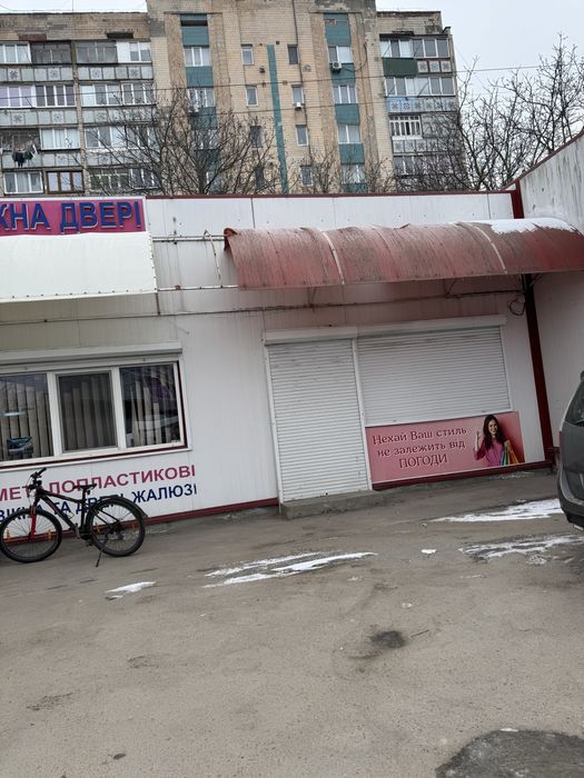 Магазин в центрі міста на базарі