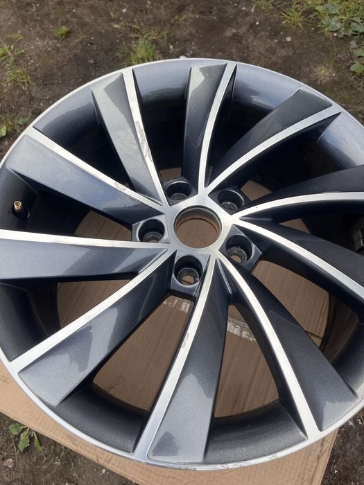 Skoda SUPERB felga aluminiowa 5x112 8JX18H2 ET44