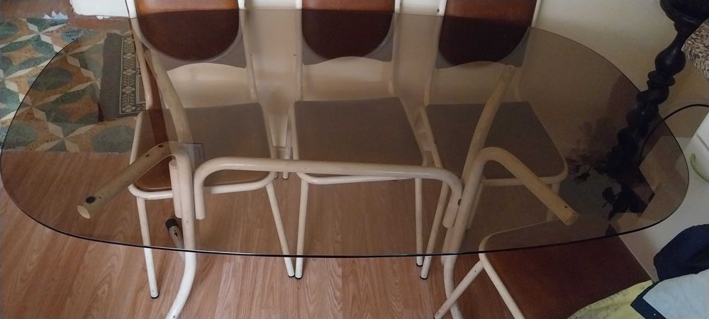 Mesa de jantar de vidro