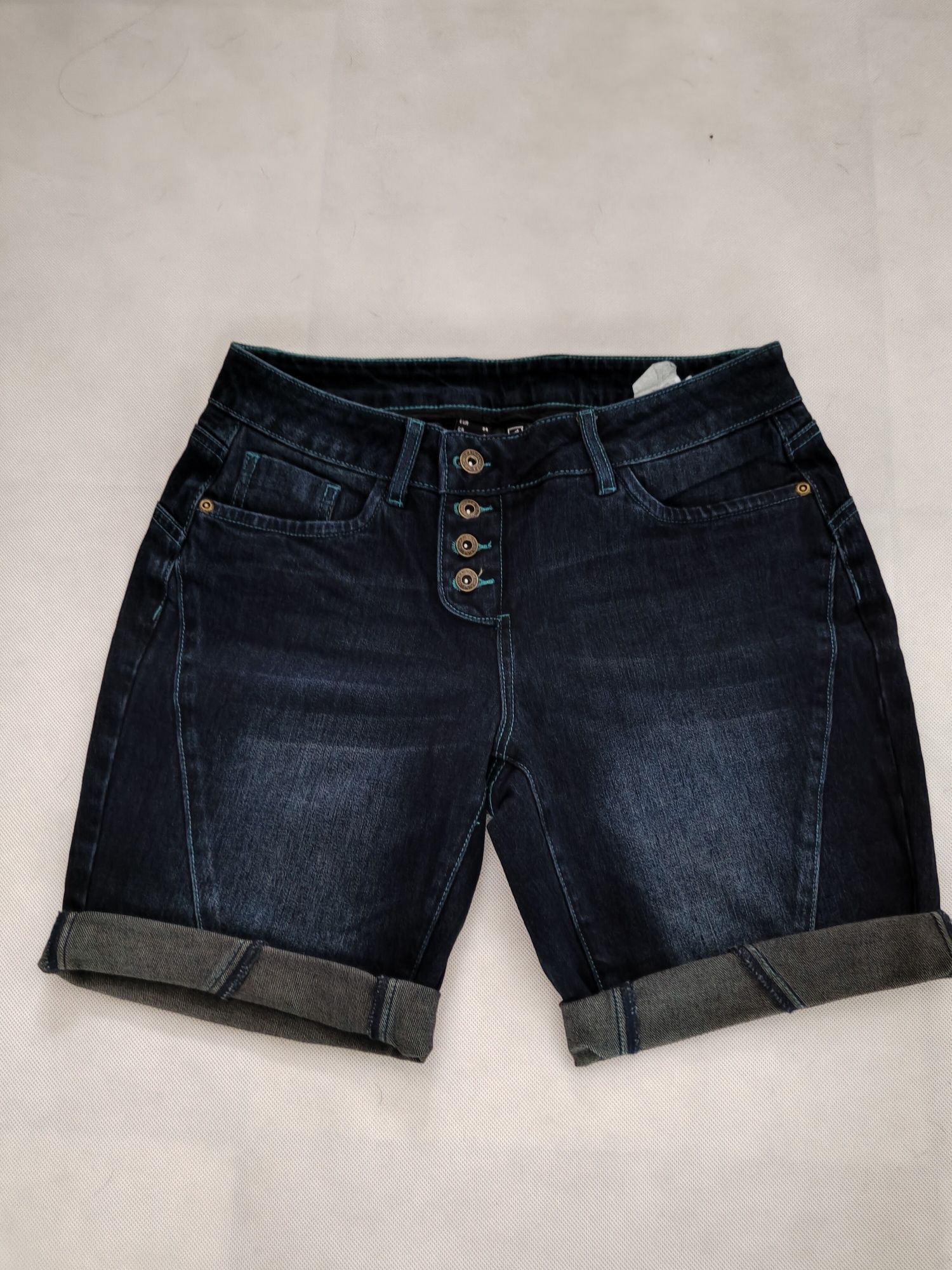 Damskie krótkie spodenki jeansowe bermudy