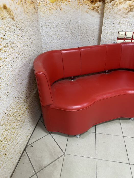 Диван офисный,состояние нового