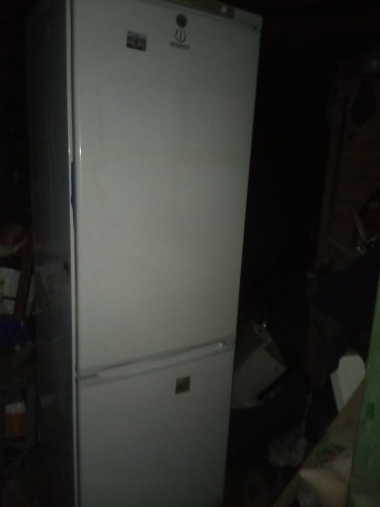Двокамерный холодильник INDESIT NBS 18A