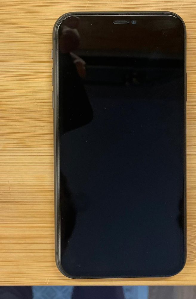 iPhone 11 preto, 128GB, com carregador