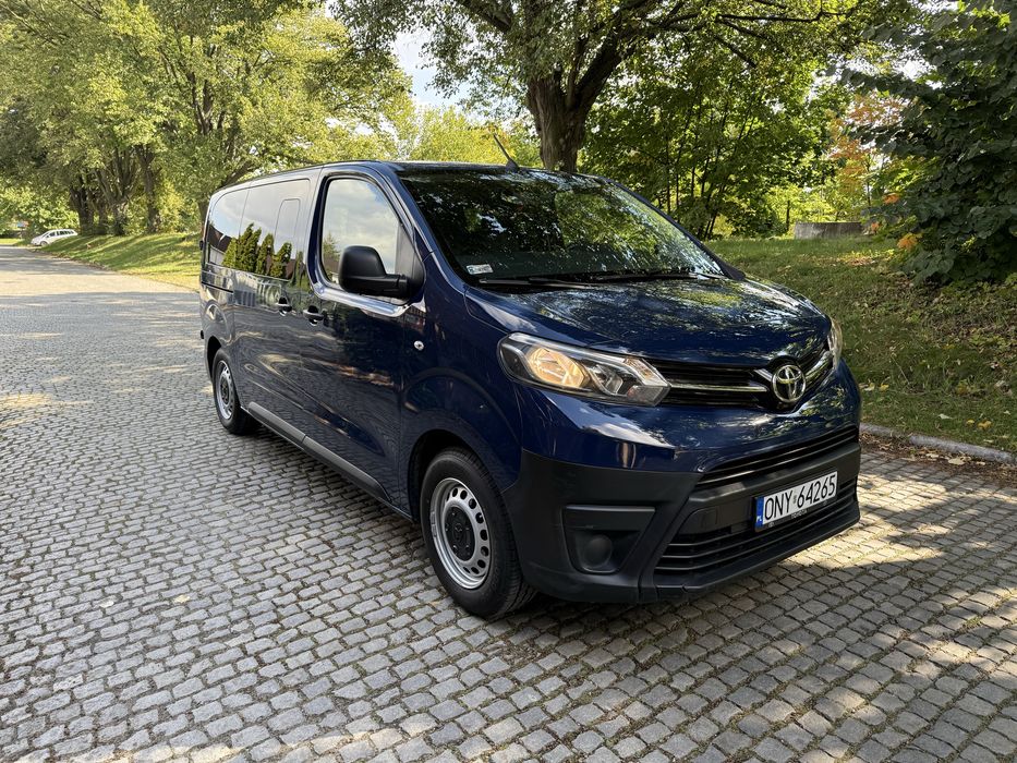 Wynajem busa 9-osobowego – Toyota ProAce 1.6 Diesel