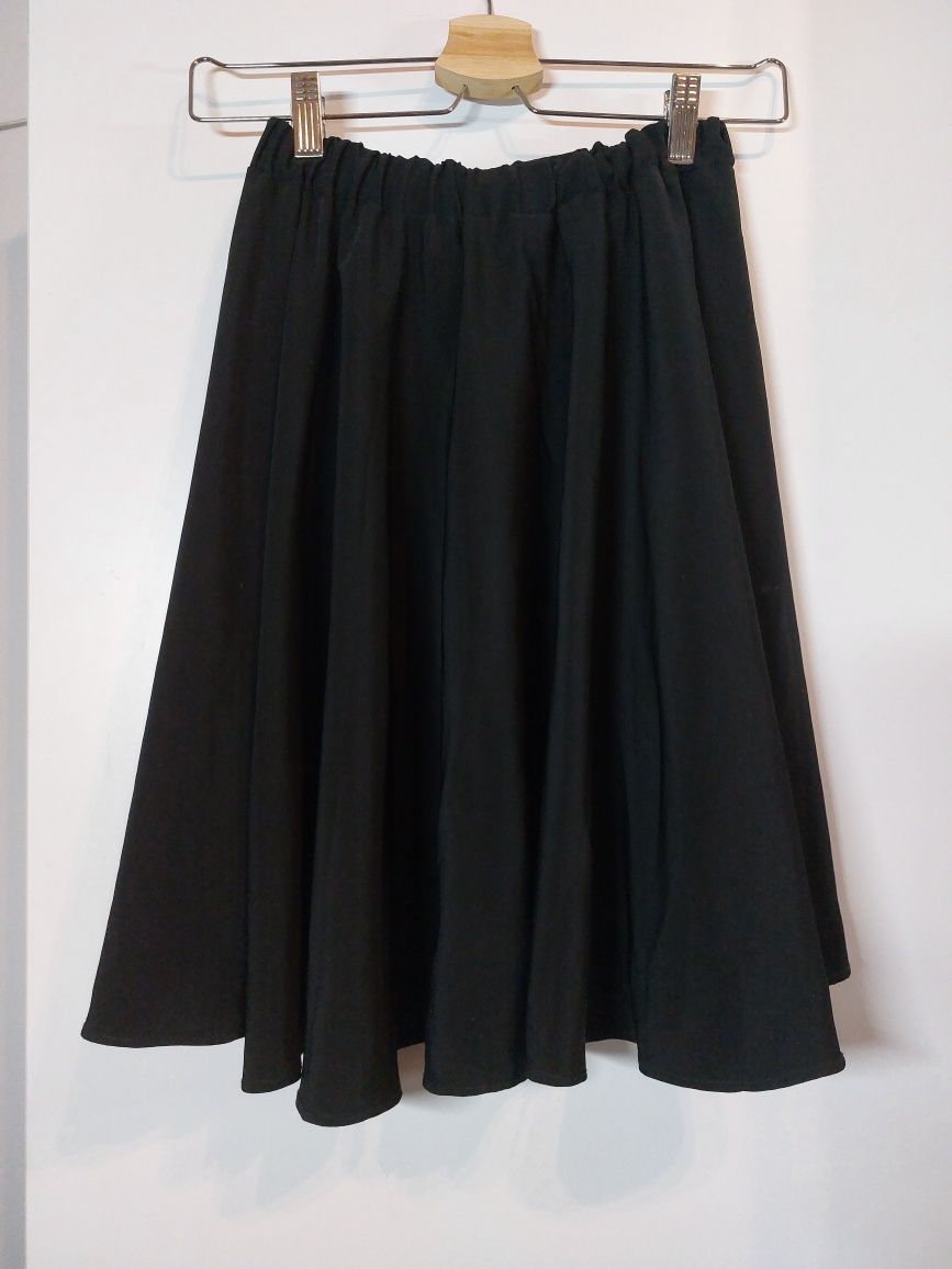 Czarna spódnica 36/S krótka czarna spódniczka rozkloszowana spódnica s