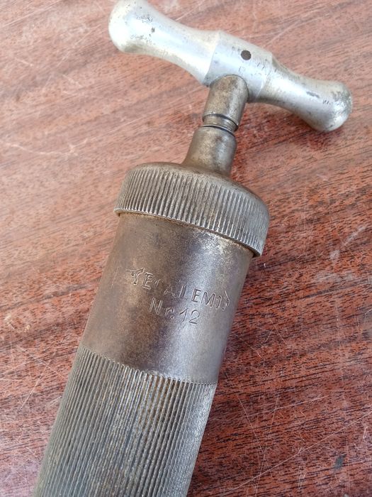 Шприц мащення США, Caterpillar ретро