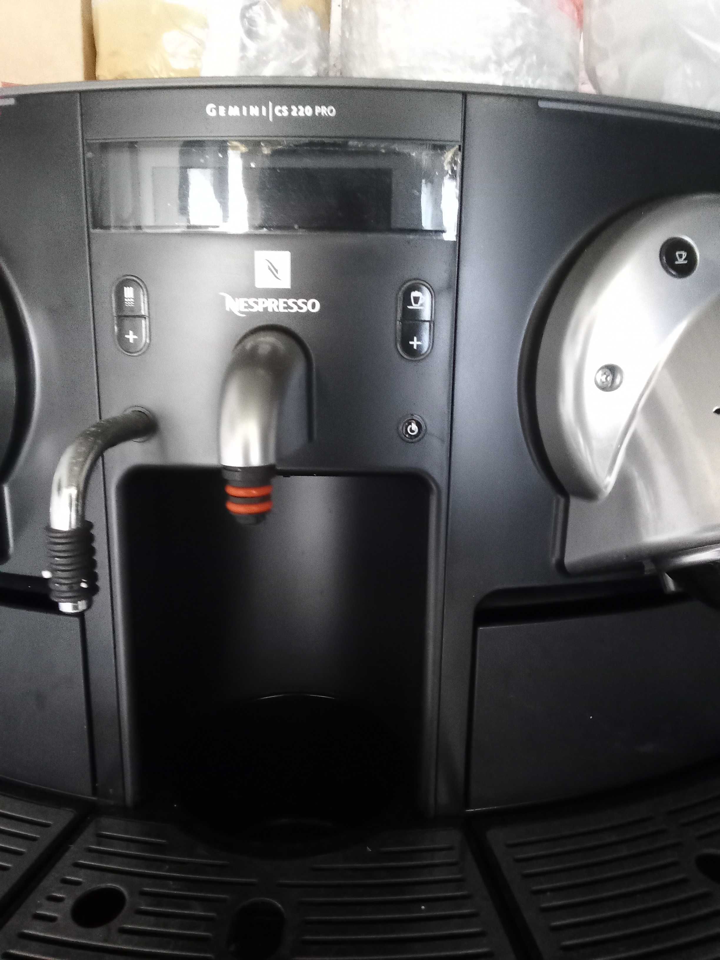 Maquina café Nespresso gemini 220 pro