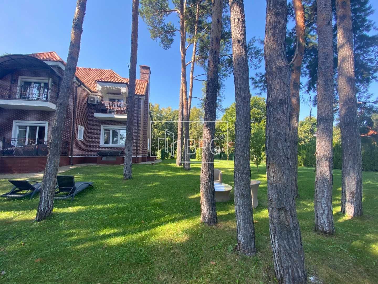 Аренда дома Французский городок с бассейном 3 спальни лес Козин без%