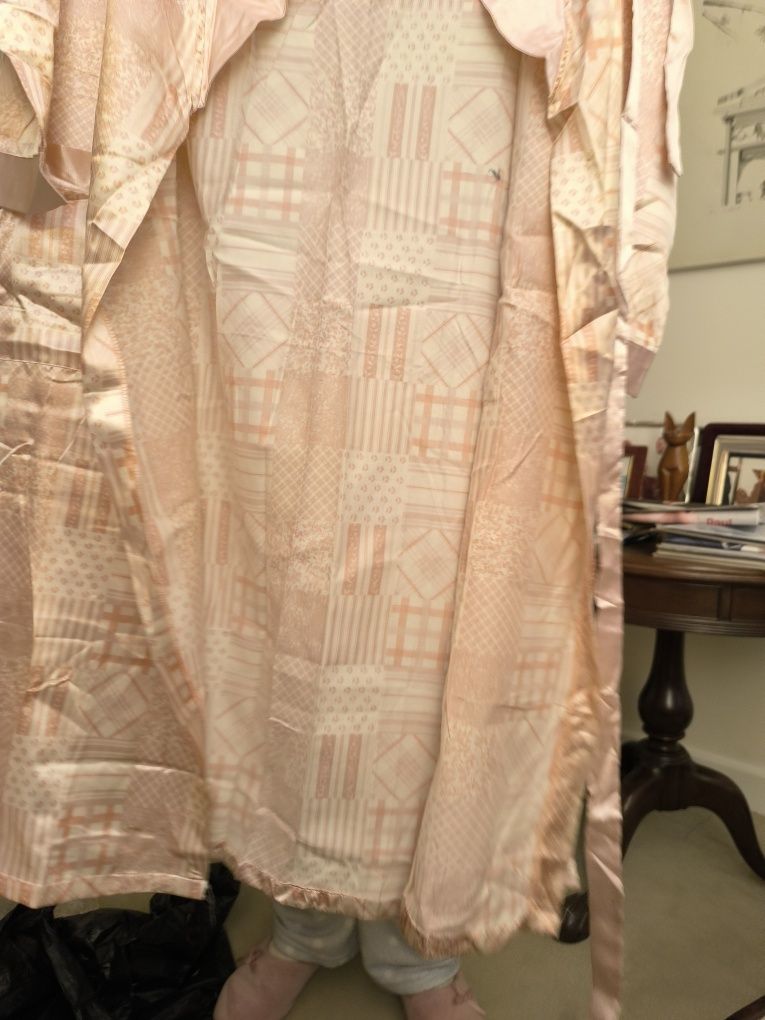 Pijama,Robe & Chinelos,completamente NOVOS..