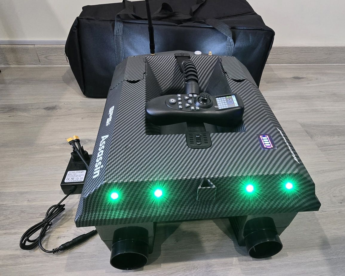 Łódka zanętowa  manuowell gps,autopilot Torba