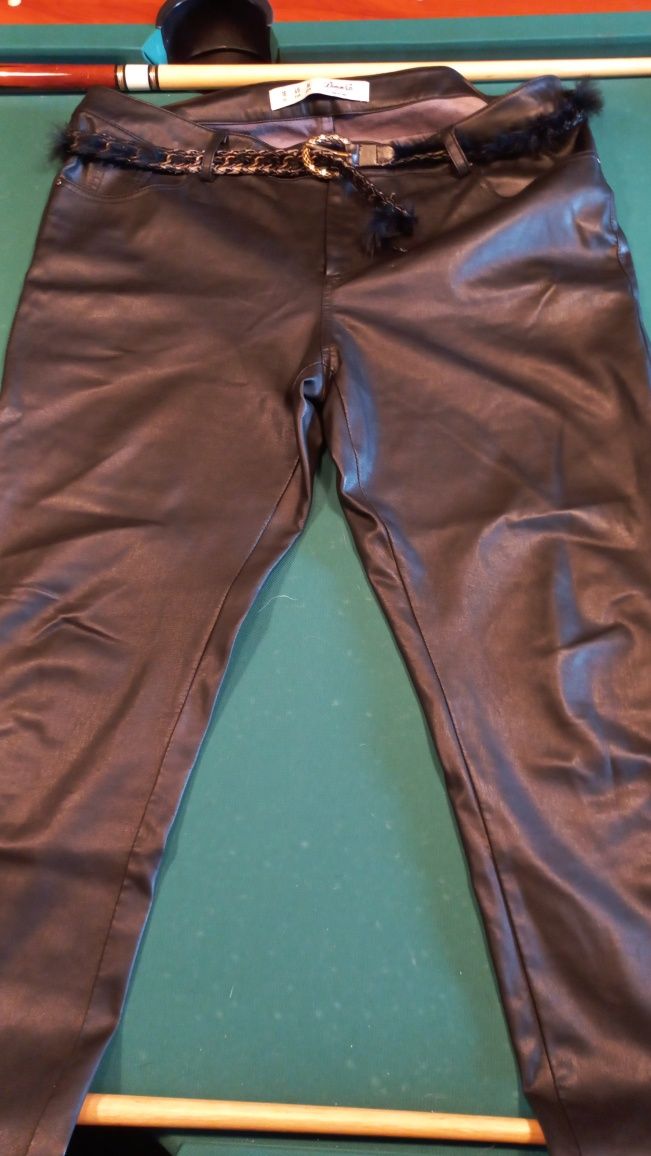 Spodnie damskie czarne ze skóry ekologiczne szerokość w pasie 49-52 cm