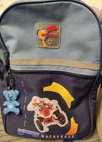 Plecak szkolny z 3 kieszeniami i bocznymi koszykami