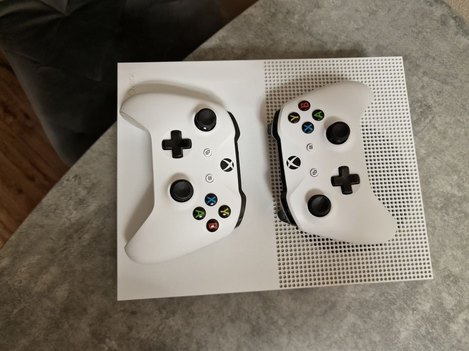 Приставка Xbox One S 1 tb
