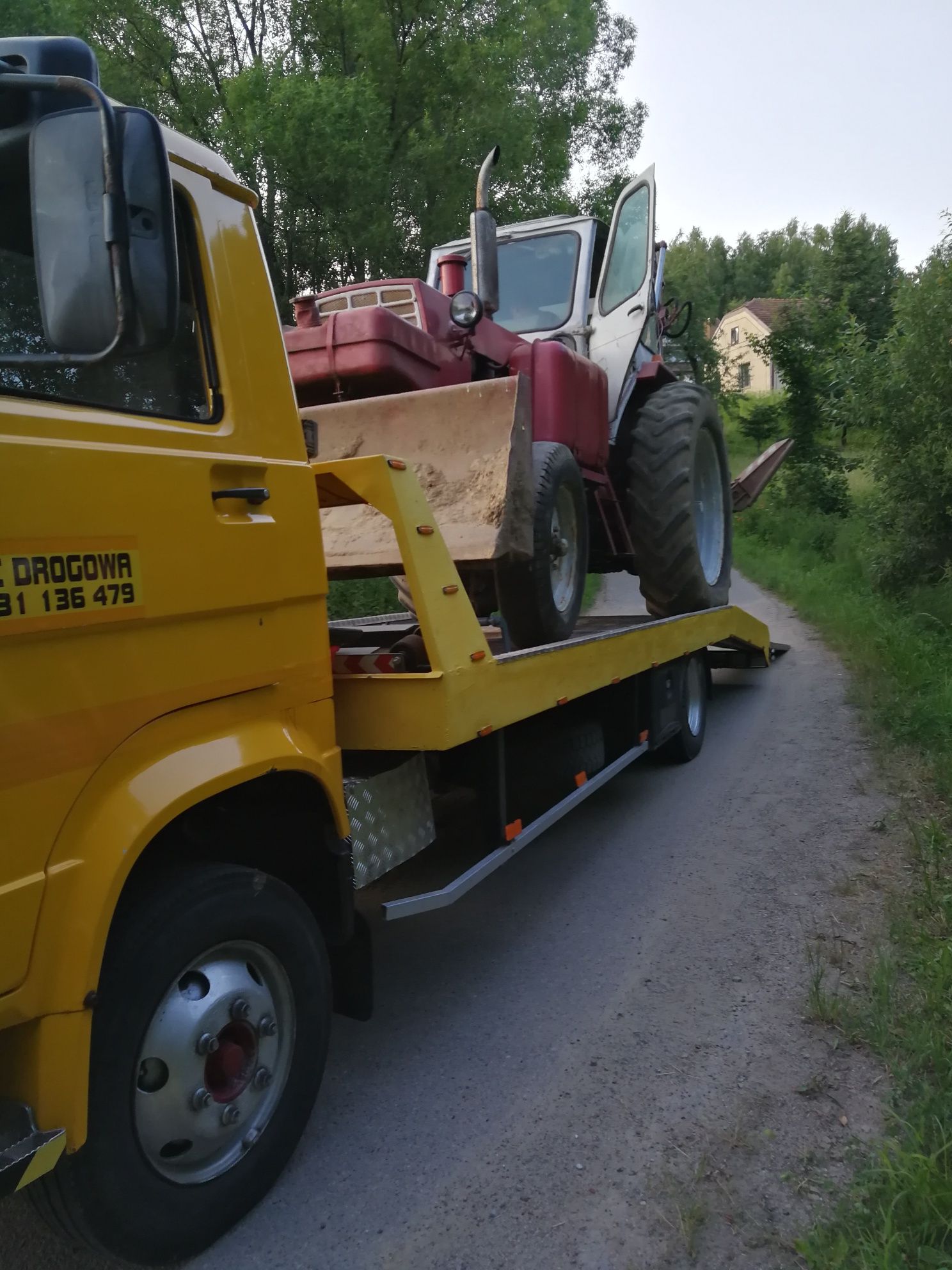 Autolaweta przewóz rzeczy transport pomoc drogowa