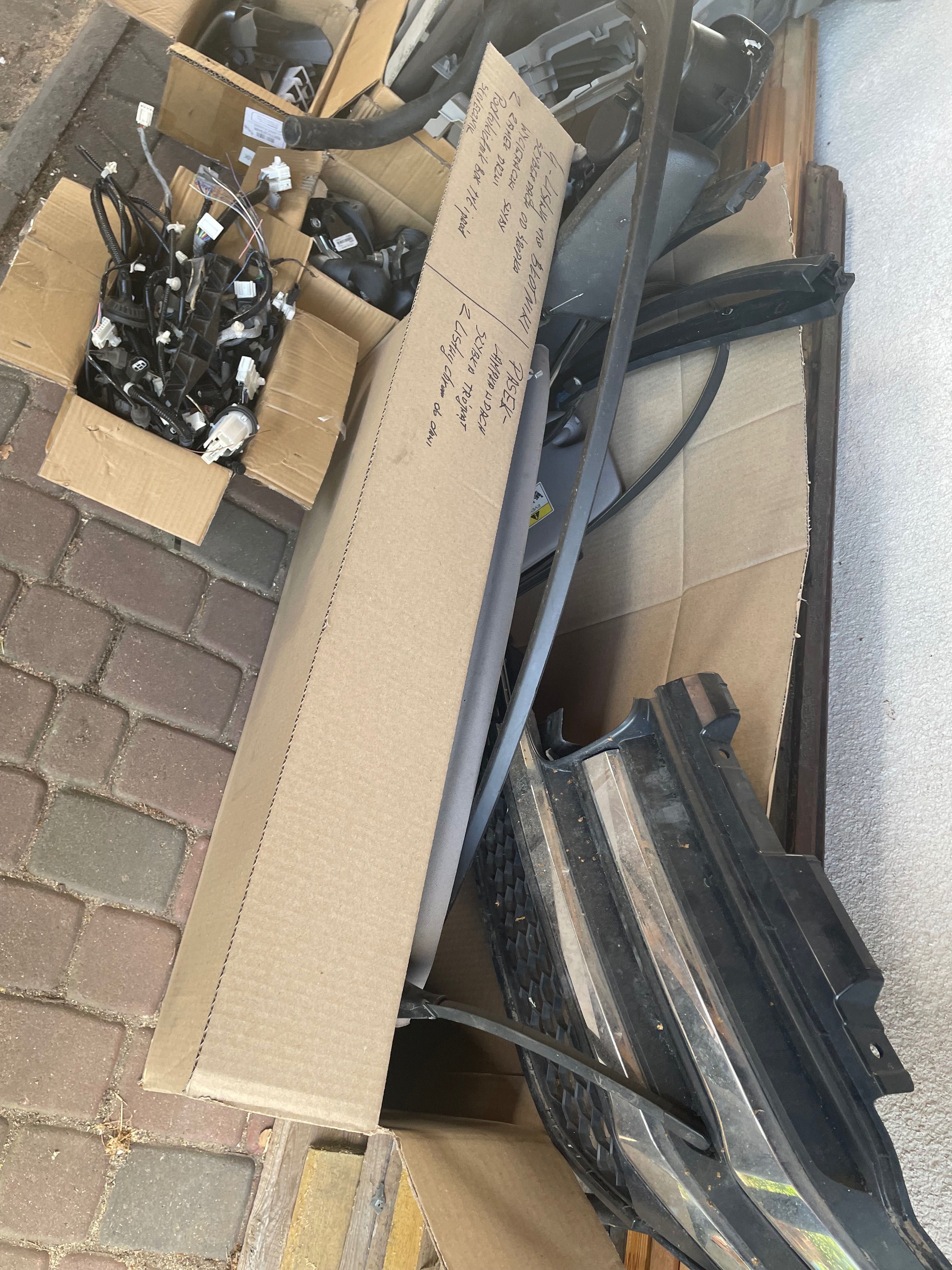 Honda Pilot Drzwi tylne lewe czesci srodka plastiki uszczelki