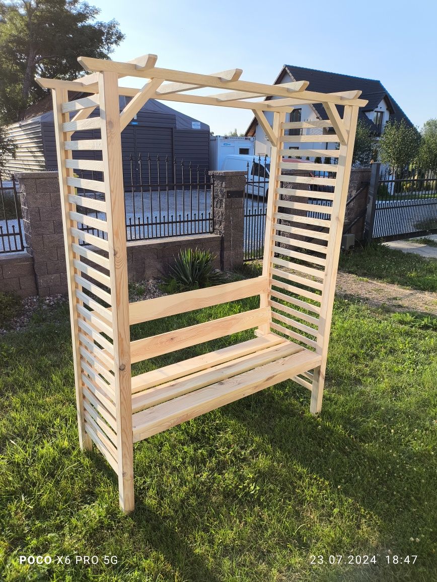 Pergola z ławeczką