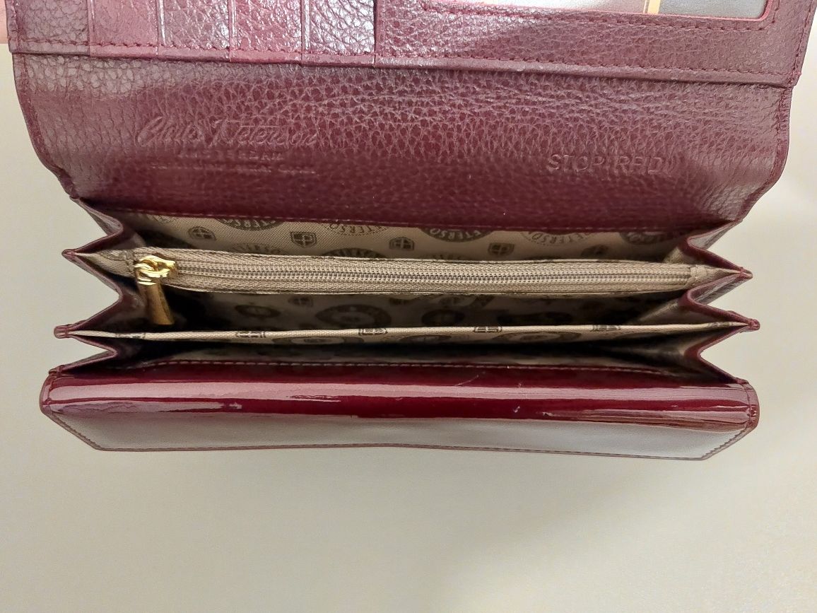 Czerwony portfel damski skórzany — Peterson Nowy