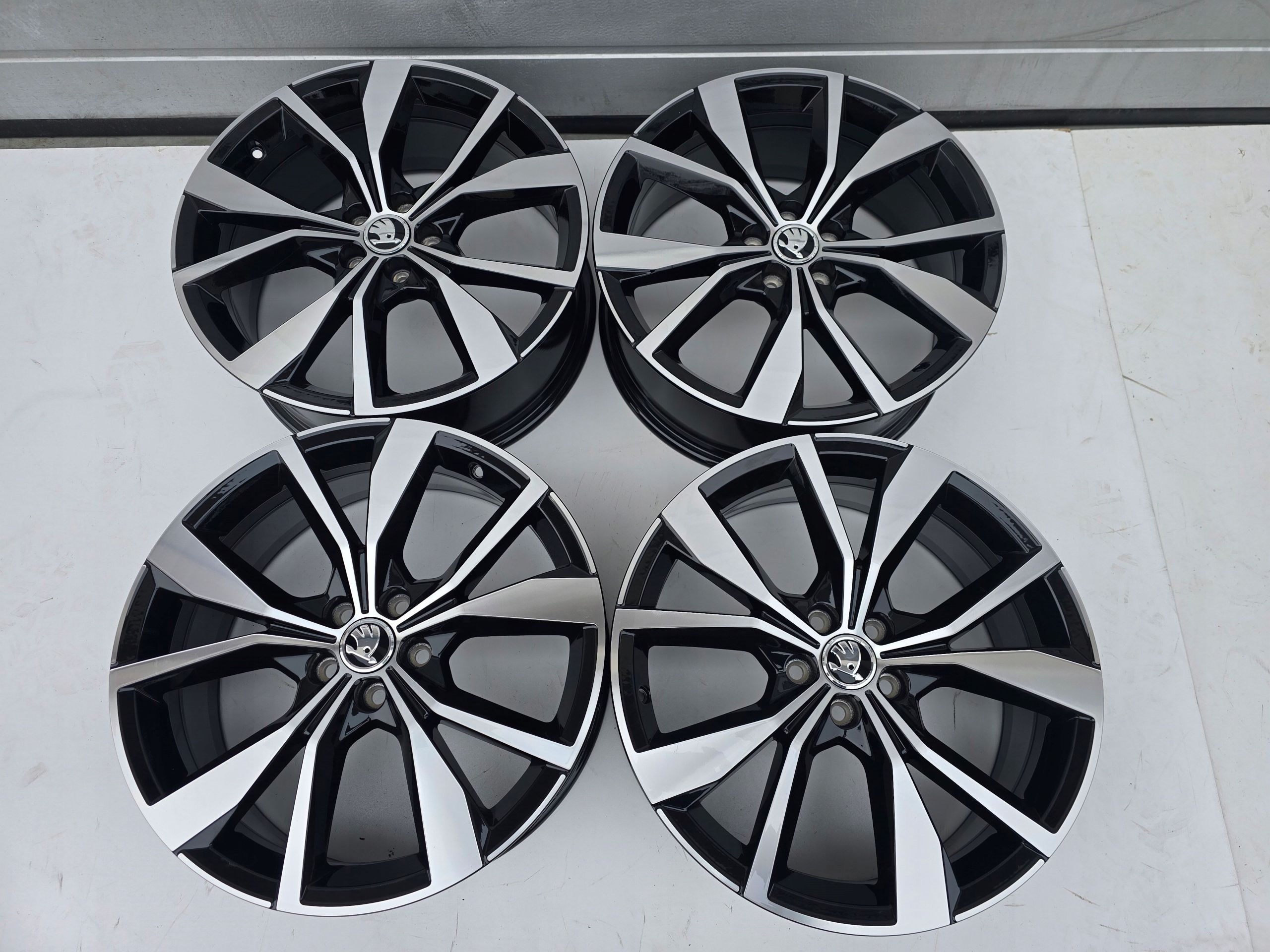Skoda Scala Kamiq Fabia 18'' 5X100 ET39 7J Nowe 4X