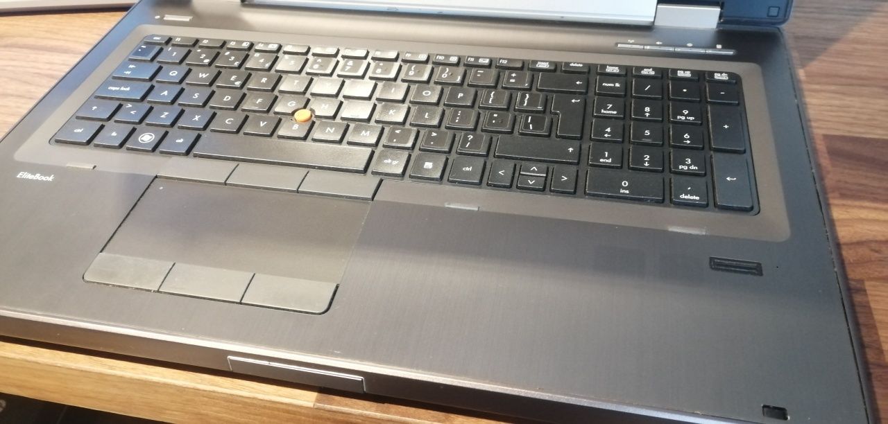 Laptop Hp elitebook 8760w 17cali dwa dyski SSD coreI7