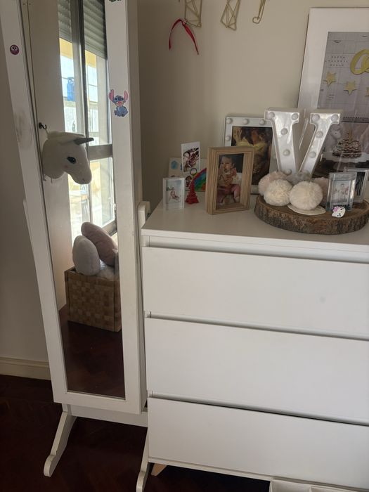 Movel de arrumacao com espelho da AREA