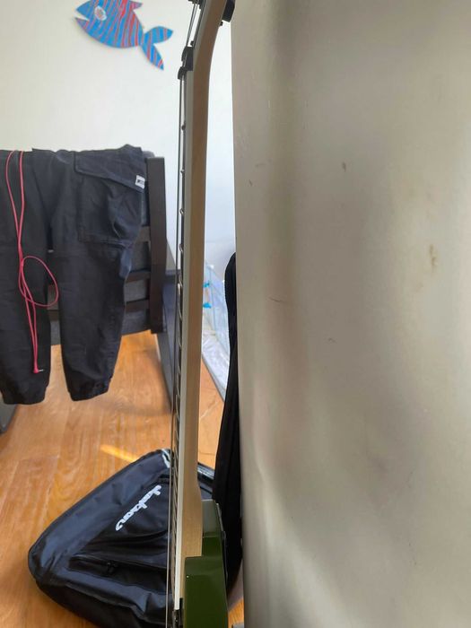 Jackson JS32 King V, Marshall Amplificador e Pedal Behringer OD300