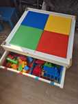 Stolik dla dziecka do budowania lego i nie tylko