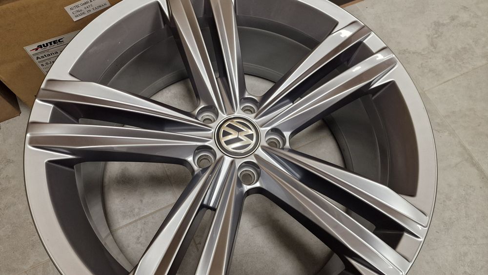 Oryginalne Felgi VW 8.5J 19"ET 38 5x112 4szt